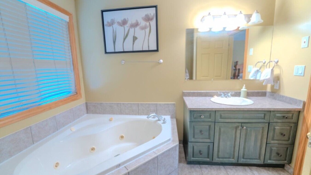 Photo of Bathroom in Unorganized Centre Parry Sound