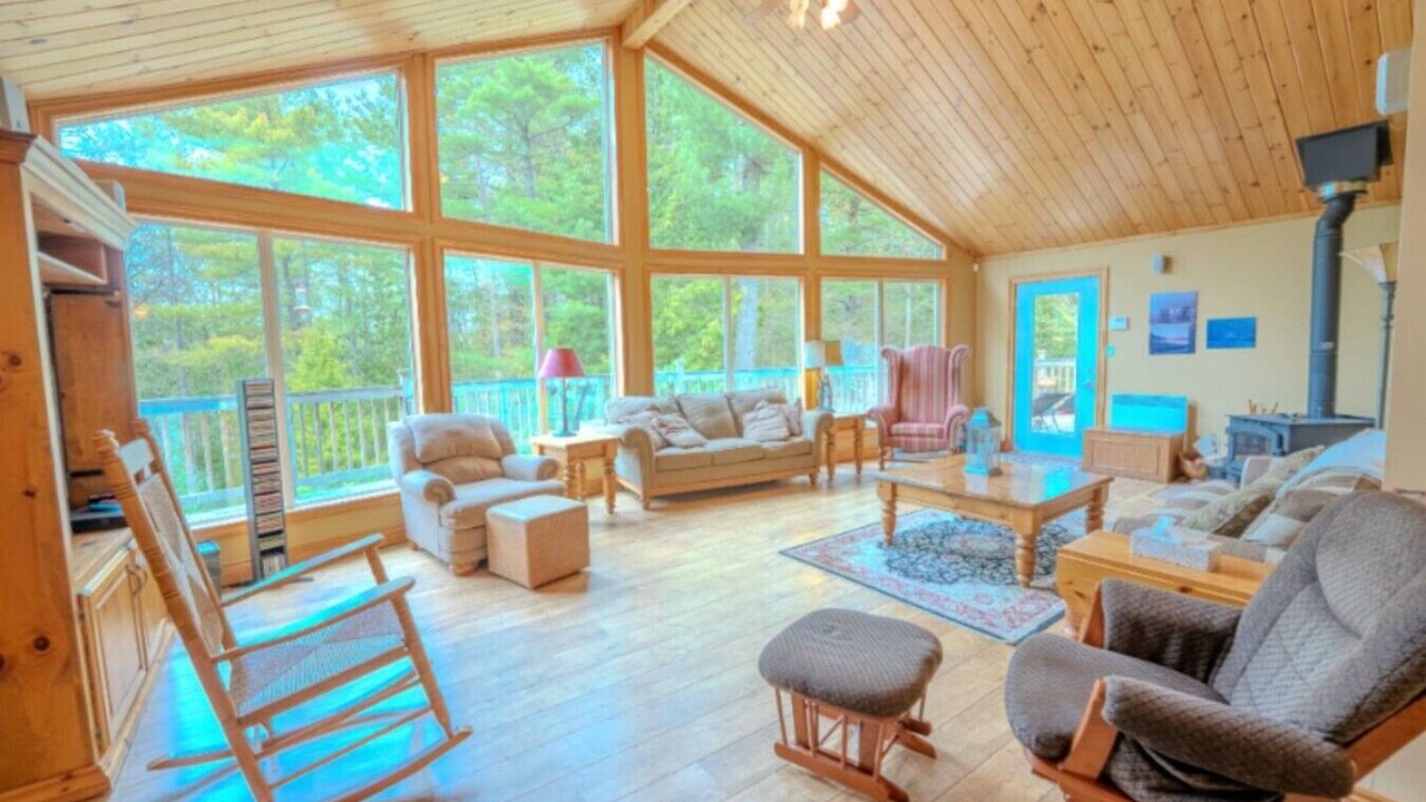 Photo of Livingroom in Unorganized Centre Parry Sound