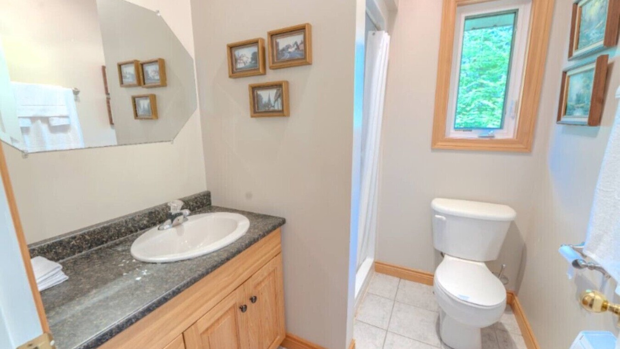 Photo of Bathroom in Unorganized Centre Parry Sound