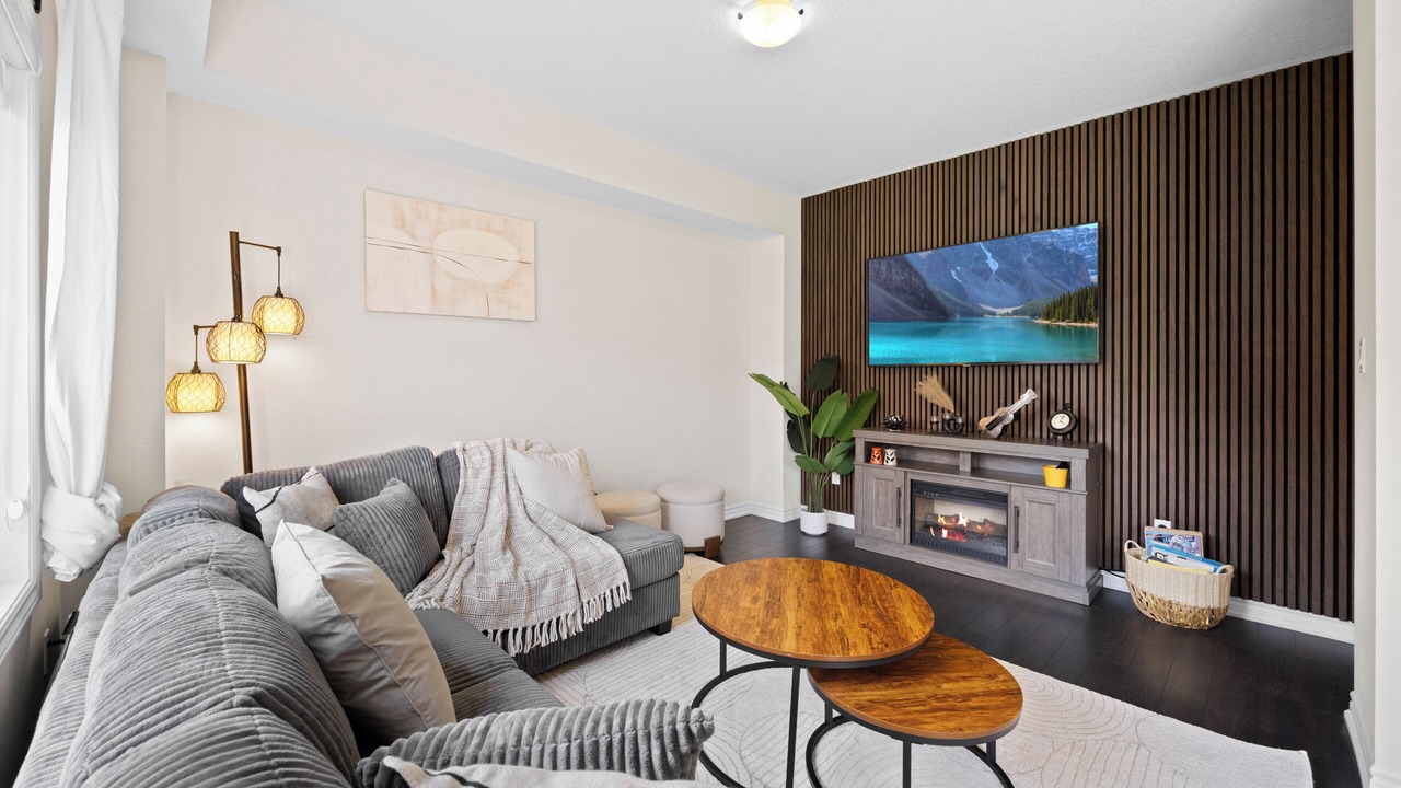 Photo of Livingroom in County of Brant