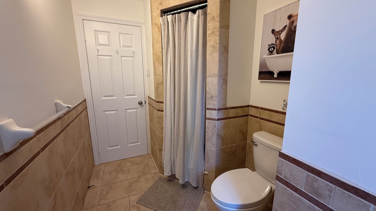 Photo of Bathroom in Joly