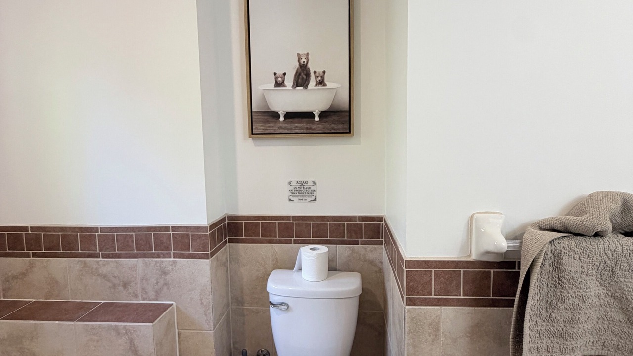 Photo of Bathroom in Joly