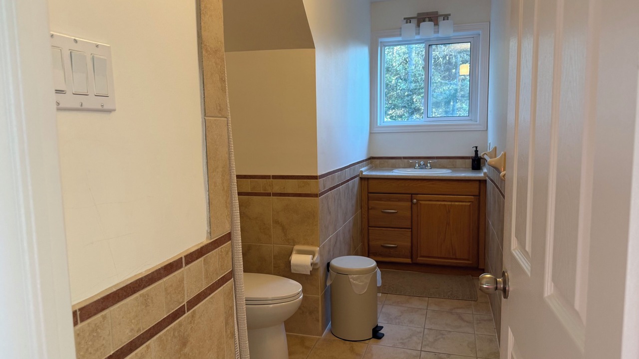 Photo of Bathroom in Joly