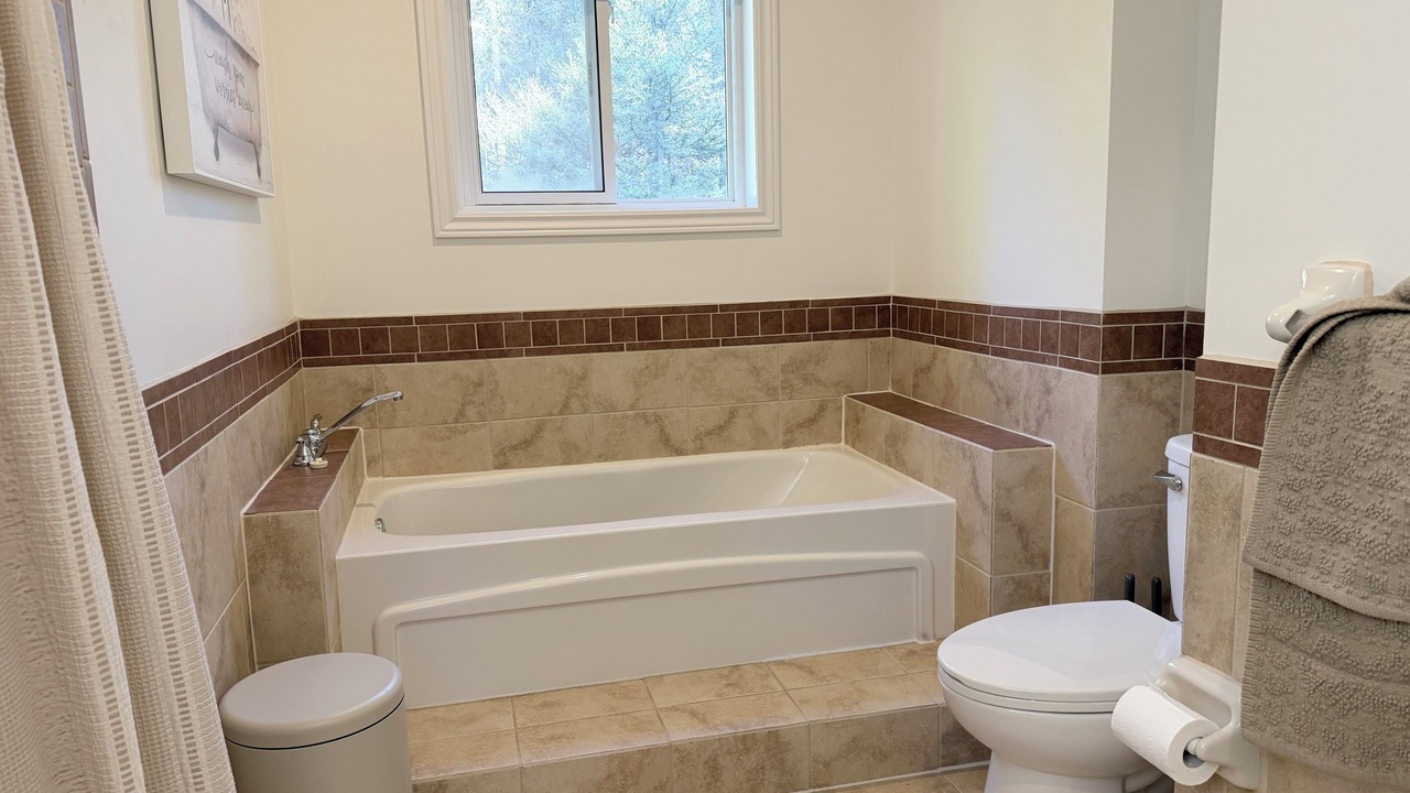 Photo of Bathroom in Joly