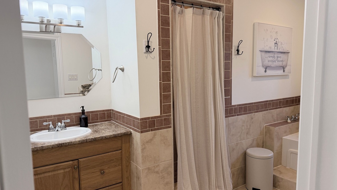 Photo of Bathroom in Joly