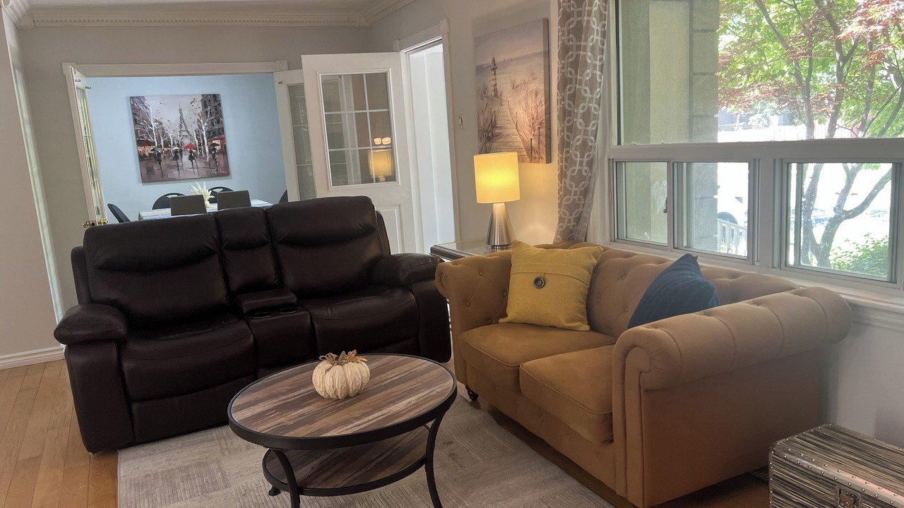 Photo of Livingroom in Newtonbrook