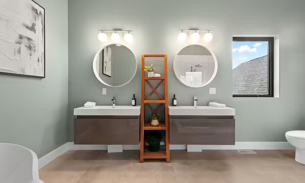 Photo of Bathroom in Mono