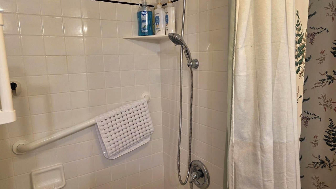 Photo of Bathroom in Hartwell