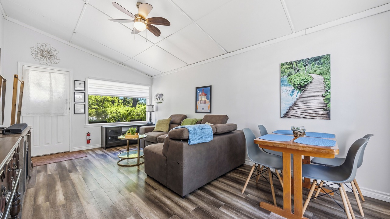 Photo of Livingroom in Sarnia
