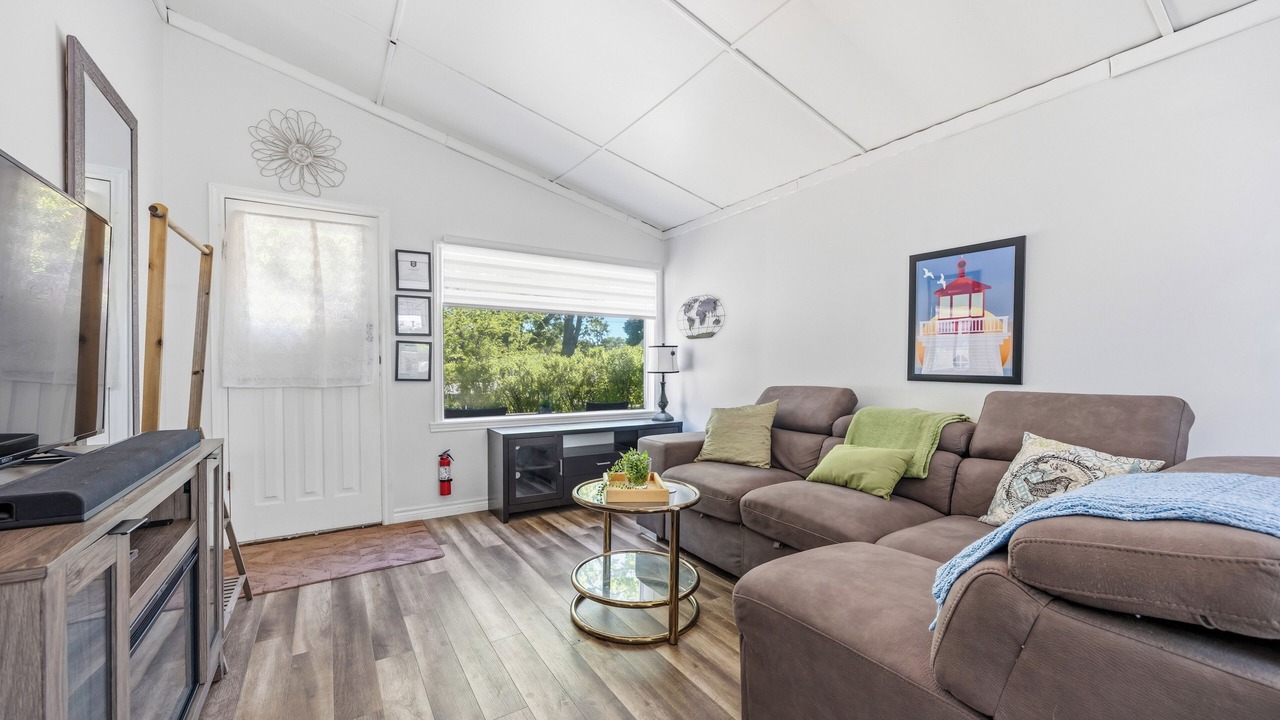 Photo of Livingroom in Sarnia