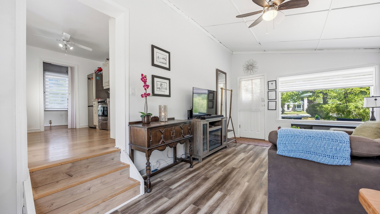 Photo of Livingroom in Sarnia