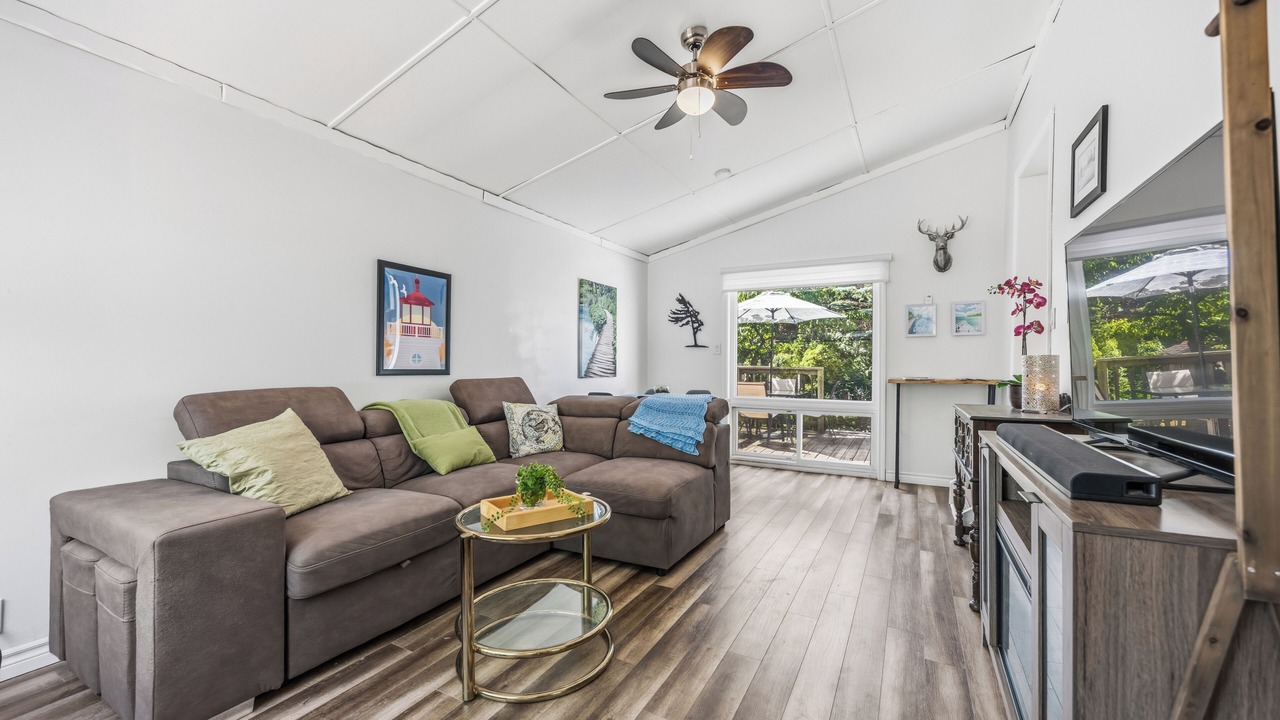 Photo of Livingroom in Sarnia