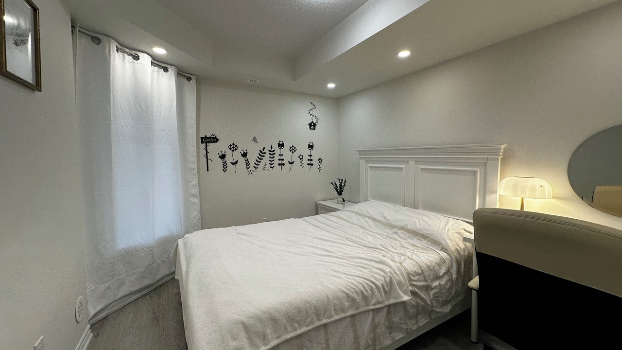 Photo of Bedroom in L'Amoreaux