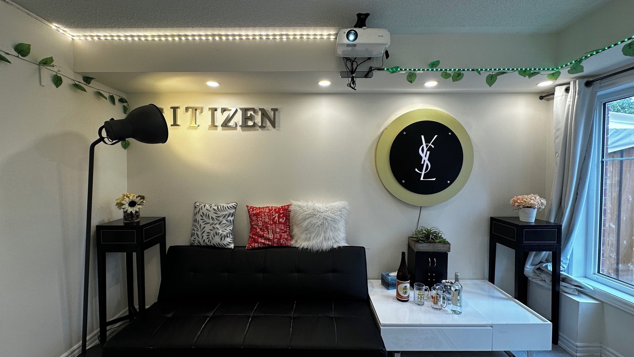 Photo of Livingroom in L'Amoreaux