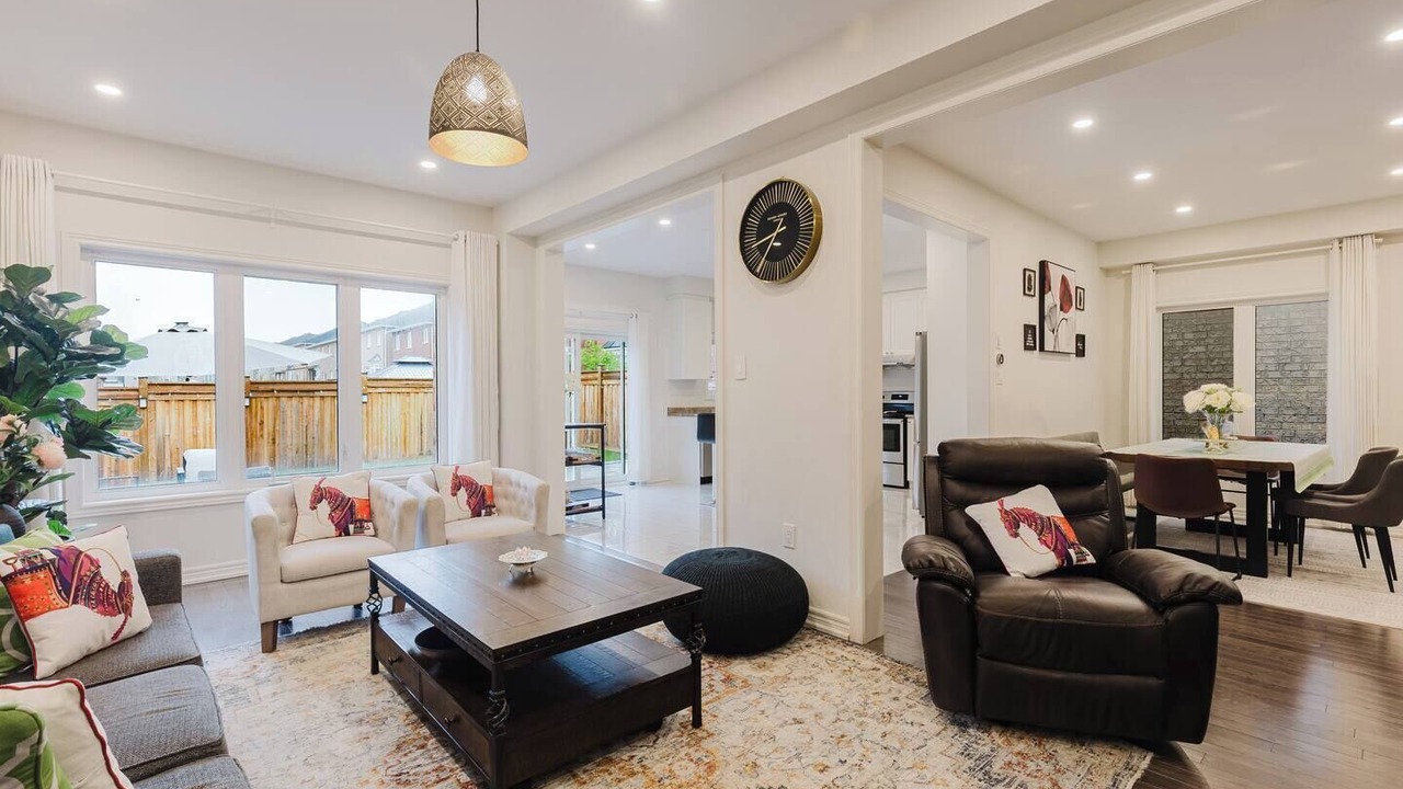 Photo of Livingroom in Durham Region