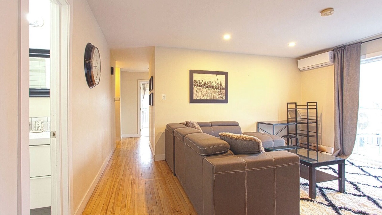 Photo of Livingroom in Laval