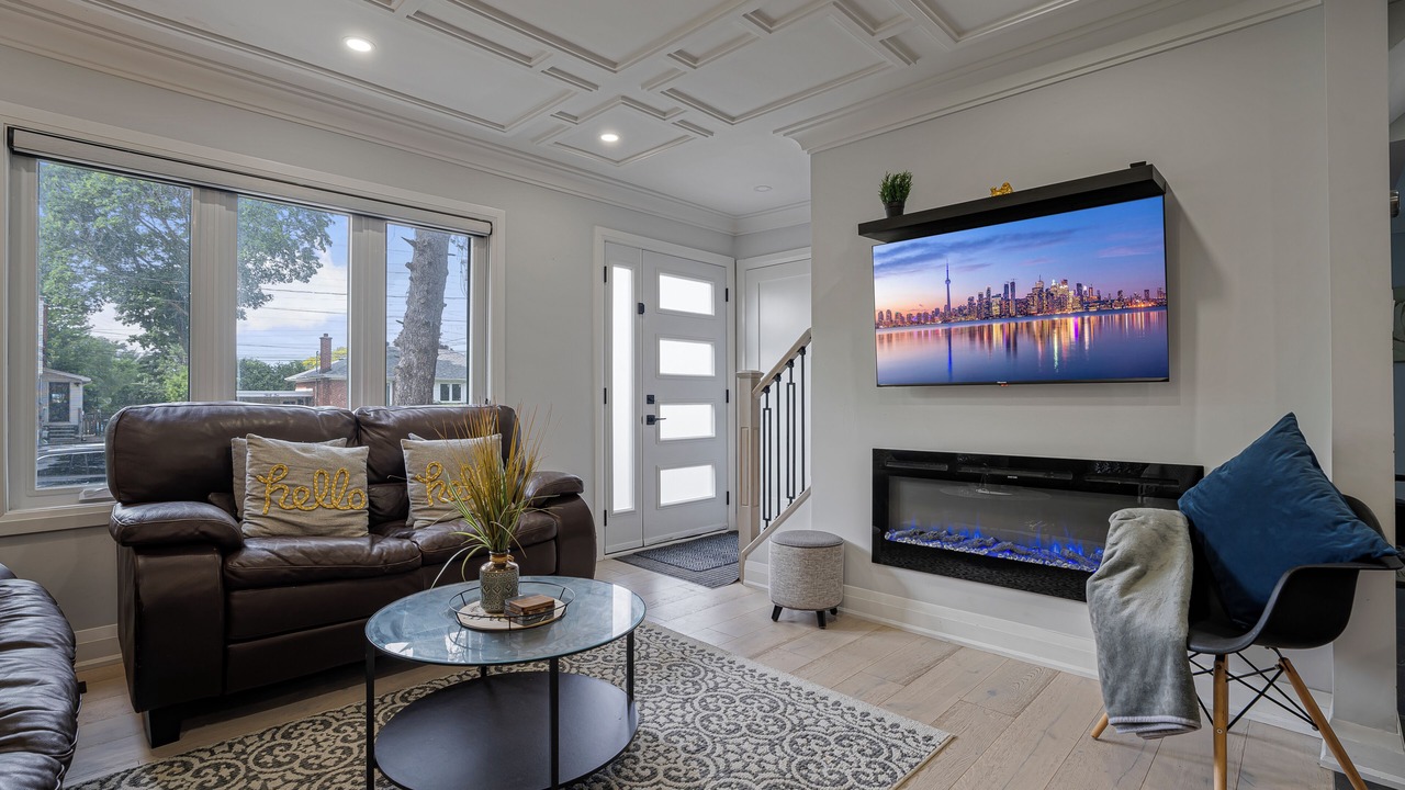 Photo of Livingroom in Willowdale