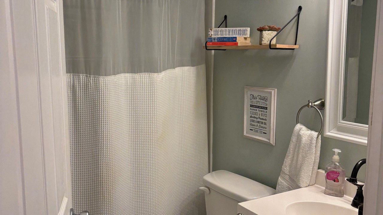 Photo of Bathroom in Cedar Island