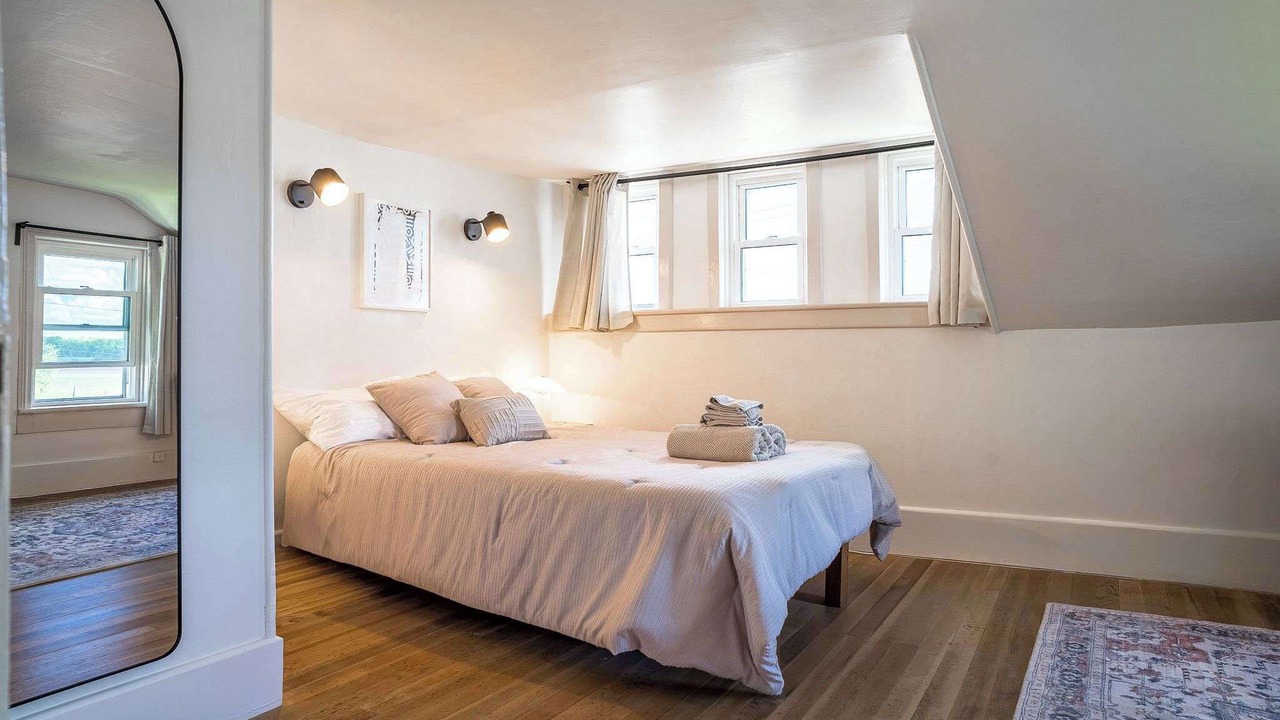 Photo of Bedroom in Greater Napanee