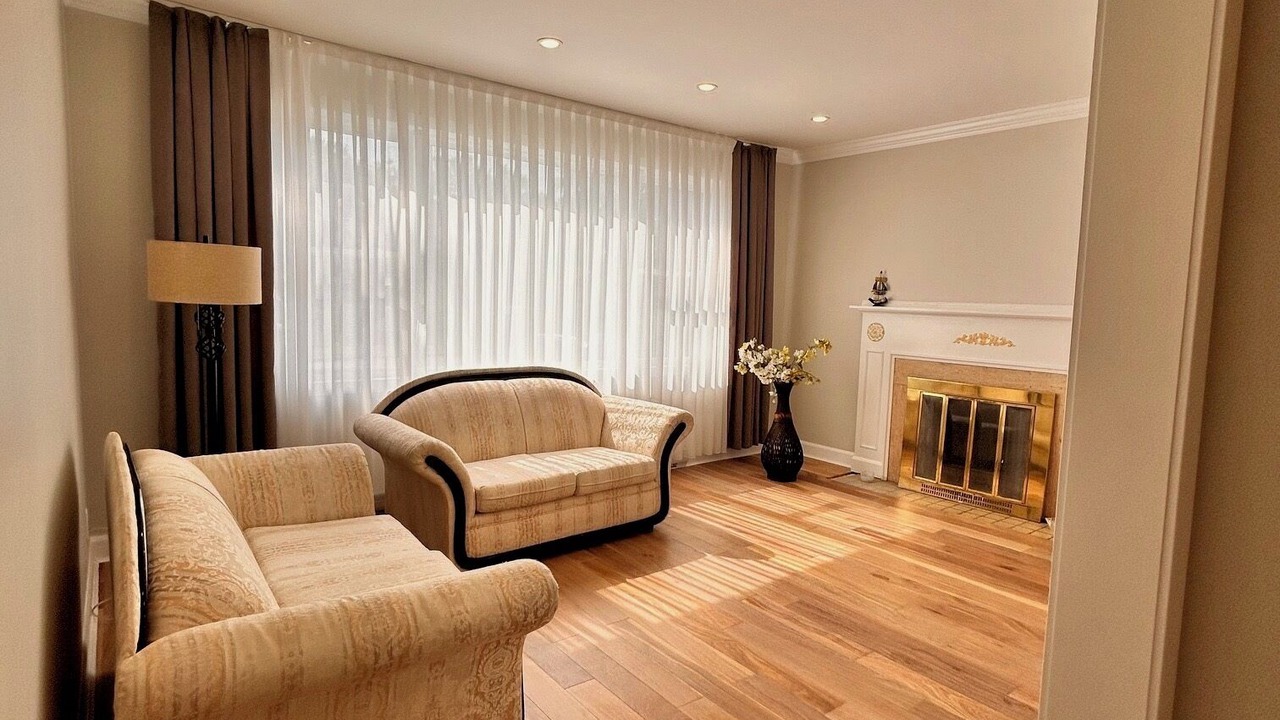 Photo of Livingroom in Pointe Claire