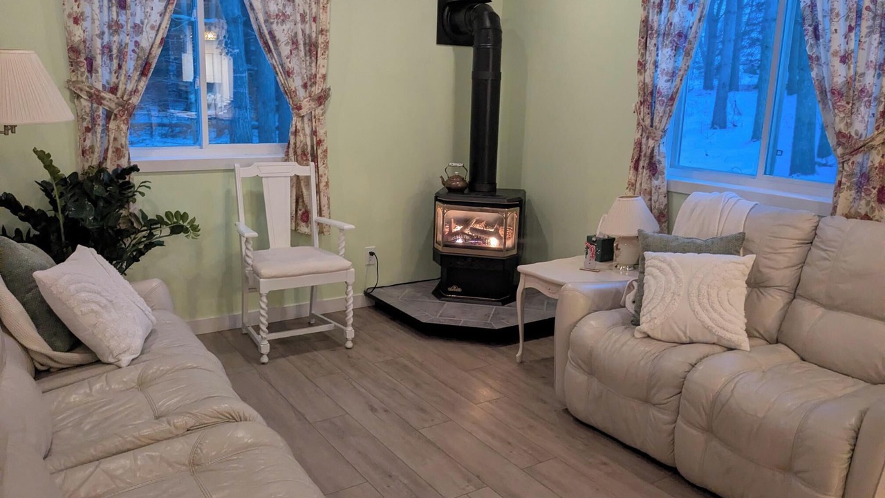 Photo of Livingroom in Addington Highlands