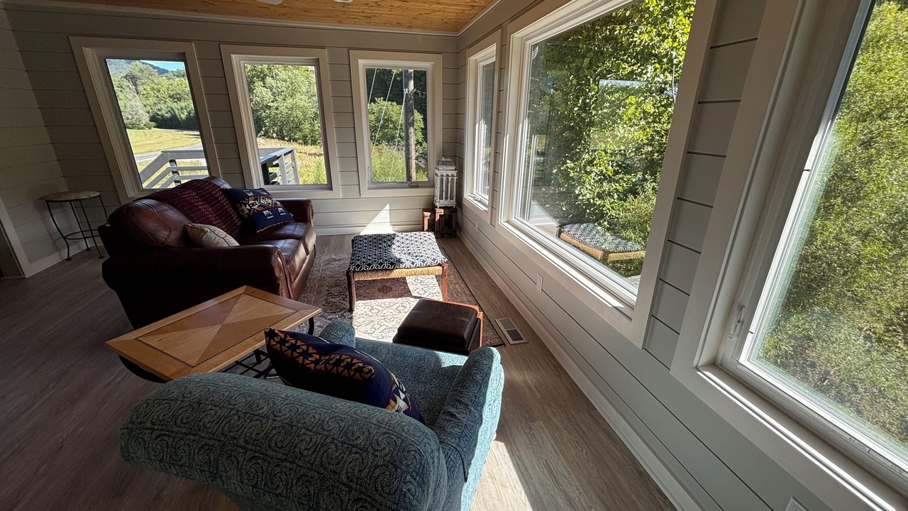 Photo of Livingroom in Cullowhee