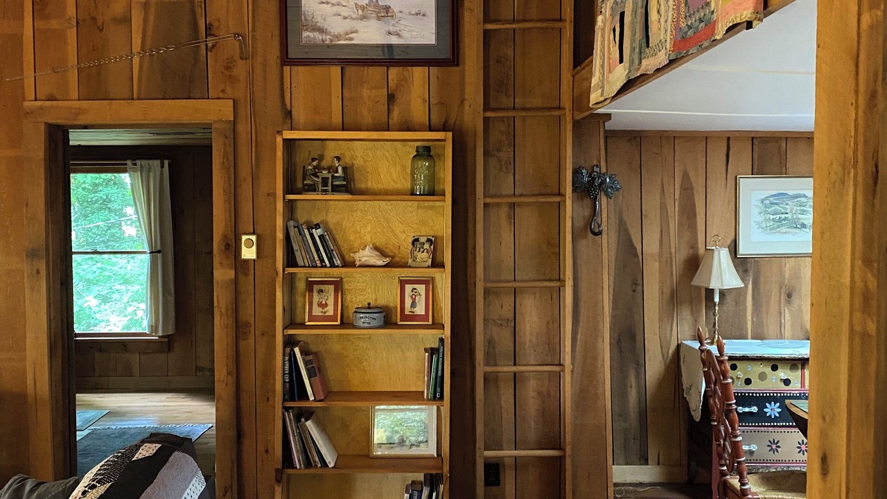Photo of Bedroom in Rockbridge Baths