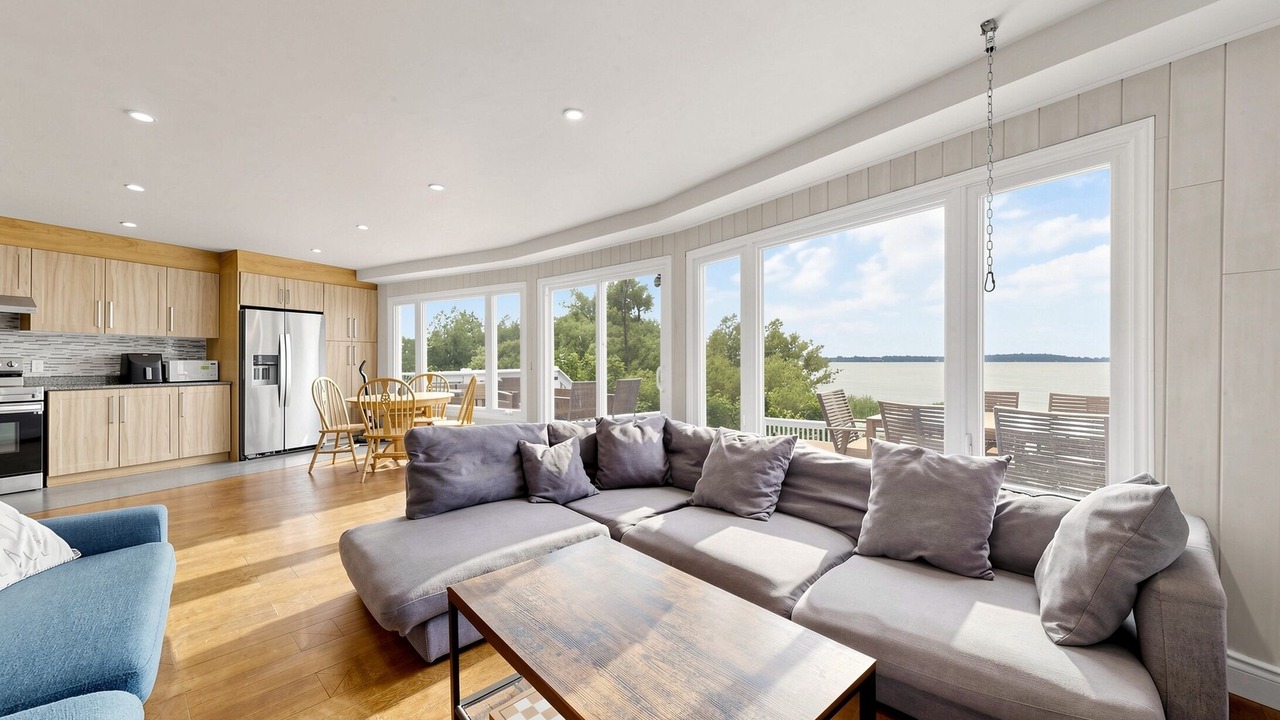 Photo of Livingroom in Scugog