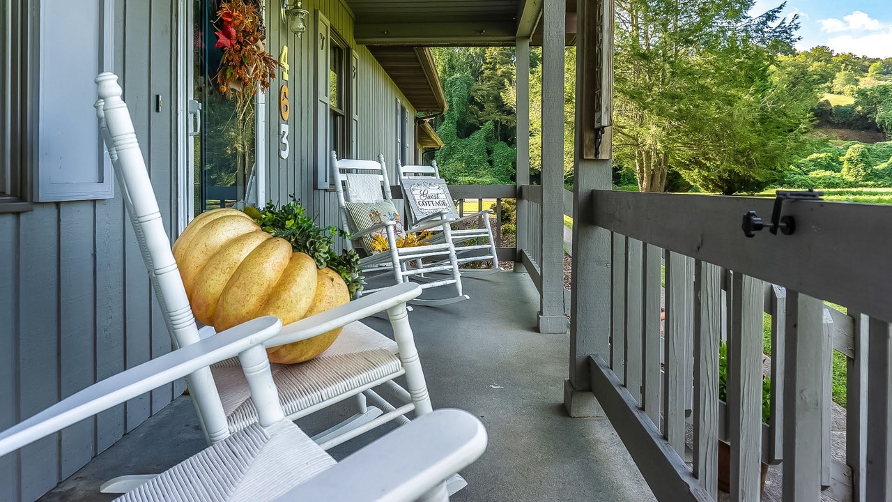 Photo of Patio Balcony in Elizabethton