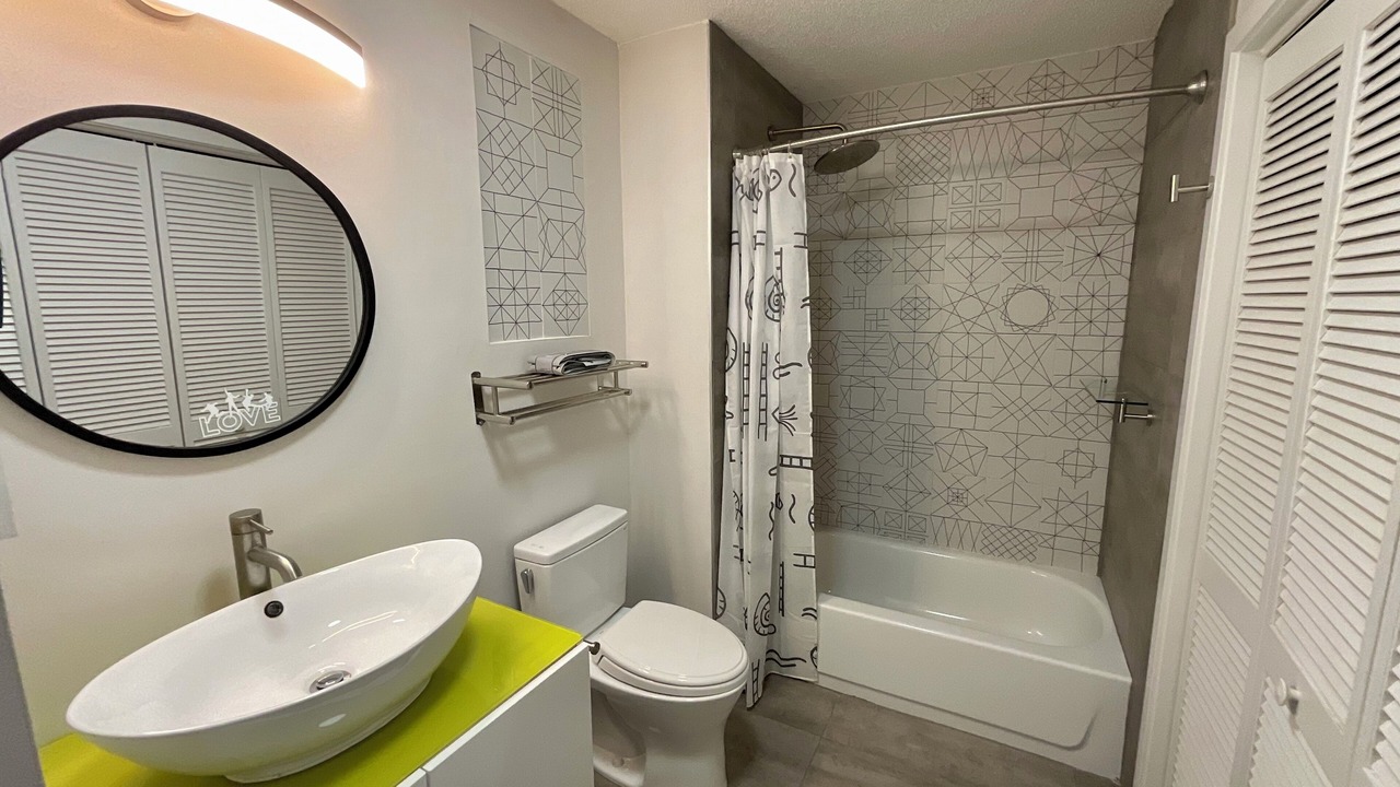 Photo of Bathroom in Arcadian Shores