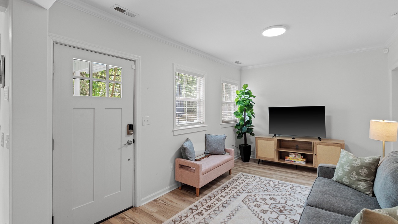Photo of Livingroom in Northwest Quadrant
