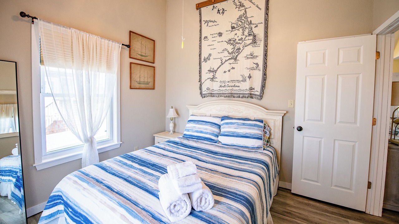 Photo of Bedroom in Wind Over Waves