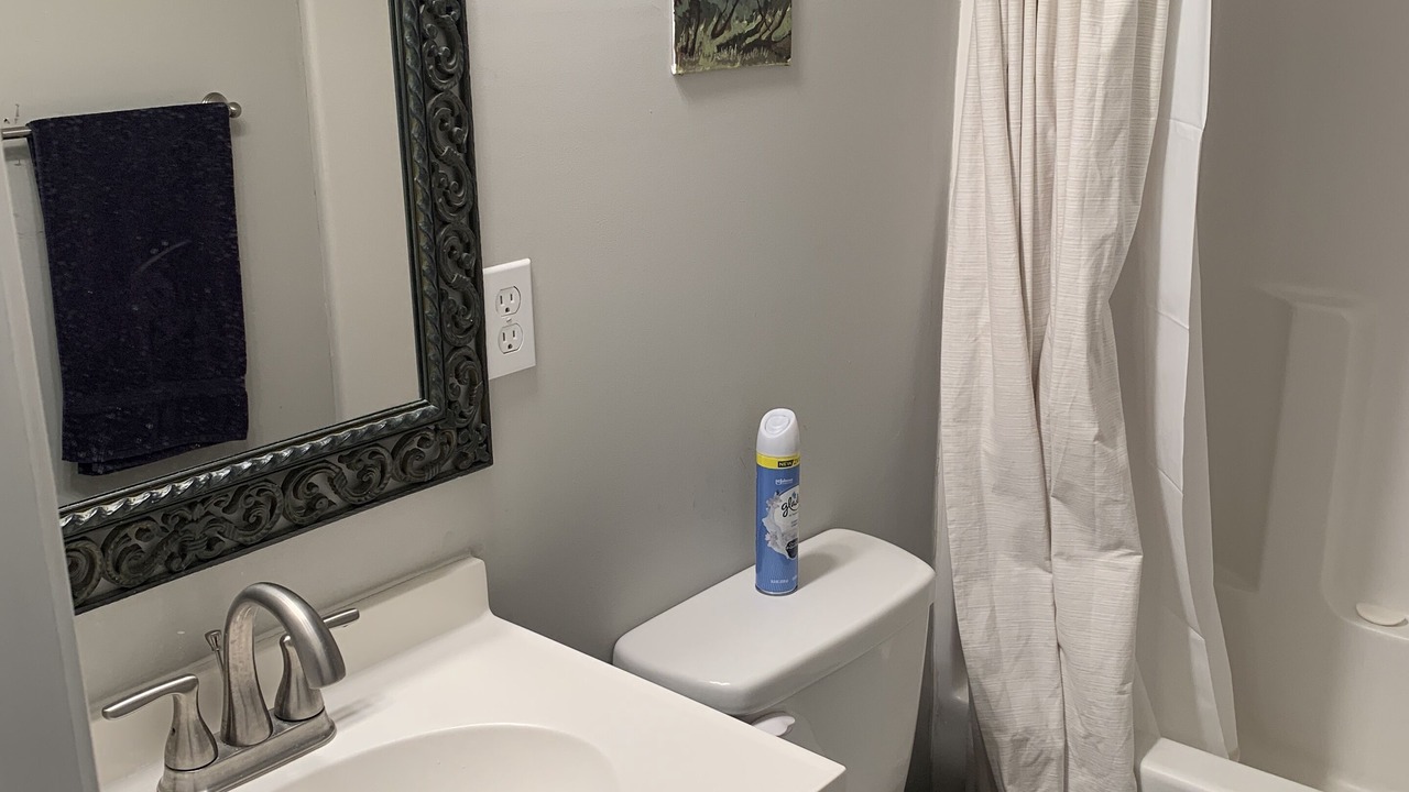 Photo of Bathroom in Pendleton King