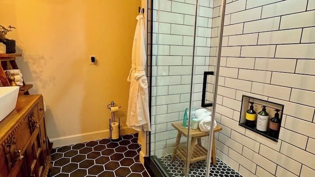 Photo of Bathroom in Belmont Historic District