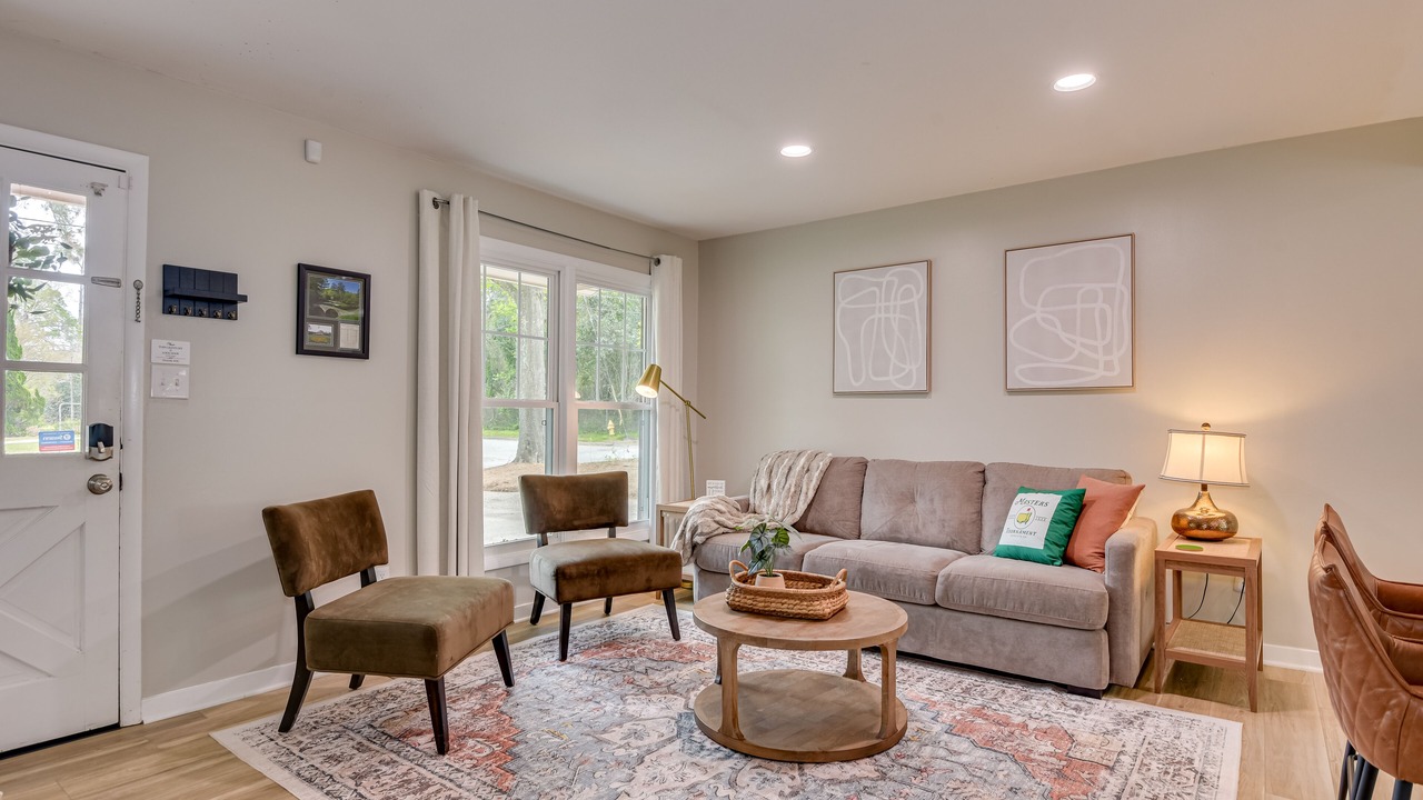 Photo of Livingroom in Forest Hills
