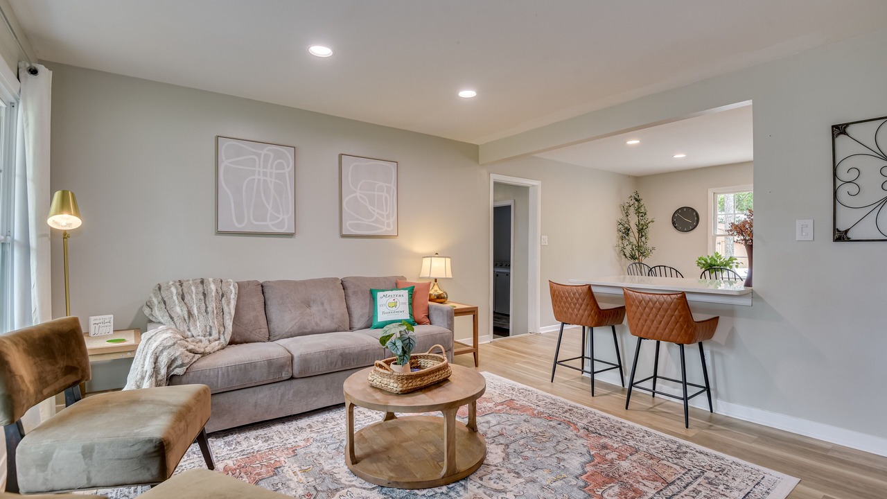 Photo of Livingroom in Forest Hills