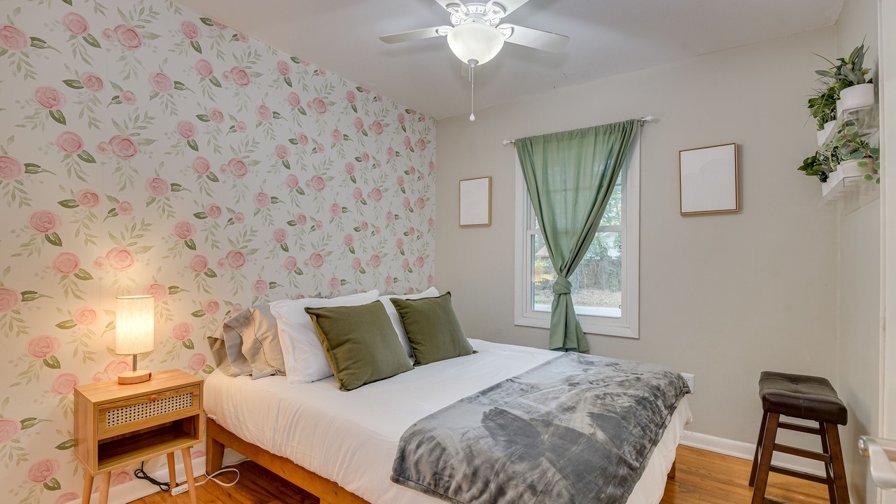 Photo of Bedroom in Forest Hills