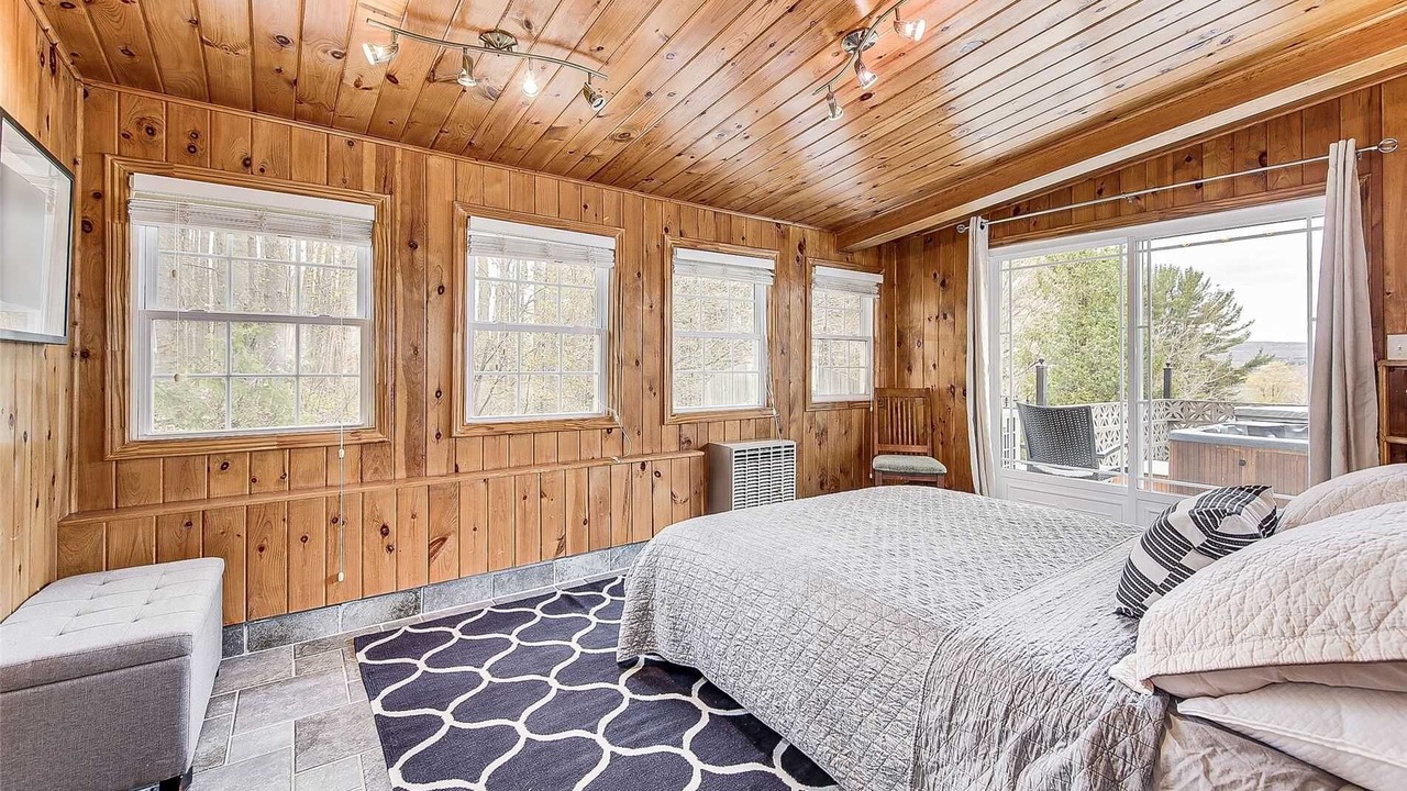 Photo of Bedroom in Penetanguishene