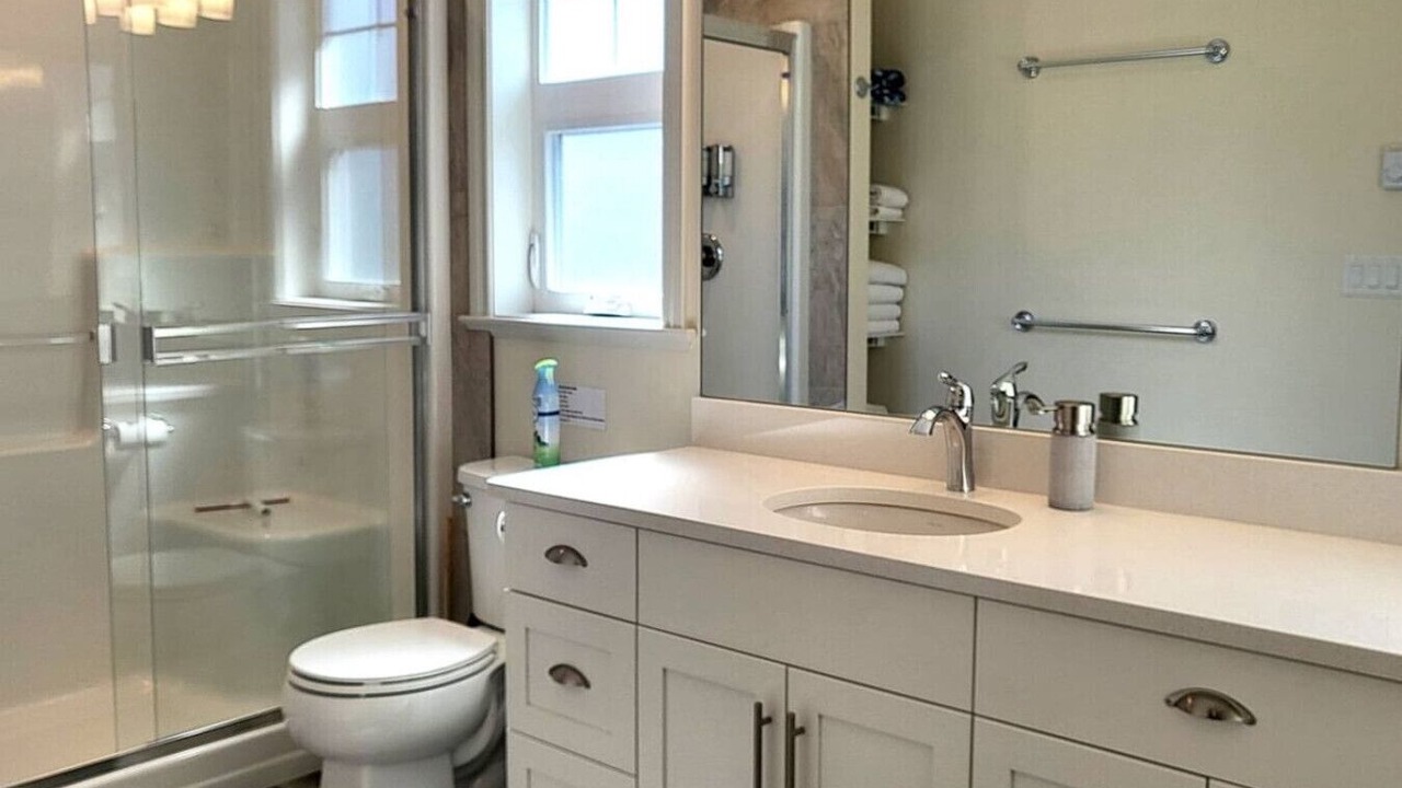 Photo of Bathroom in Osoyoos