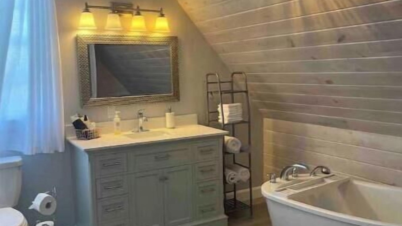 Photo of Bathroom in Bedeque