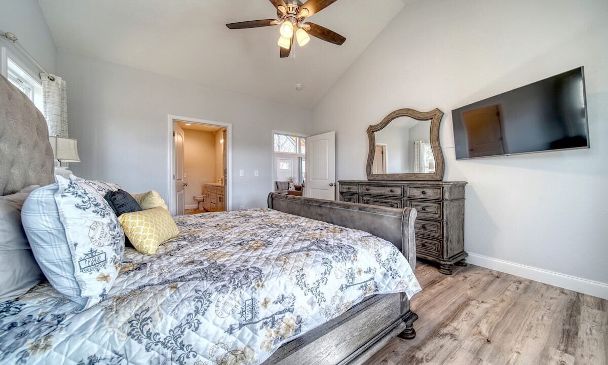 Photo of Bedroom in Hiawassee