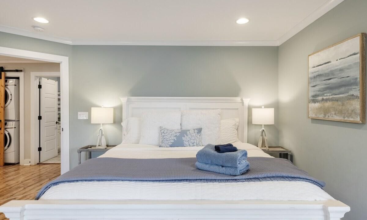 Photo of Bedroom in Lake Secession
