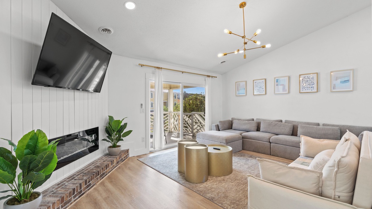 Photo of Livingroom in Long Bay Estates