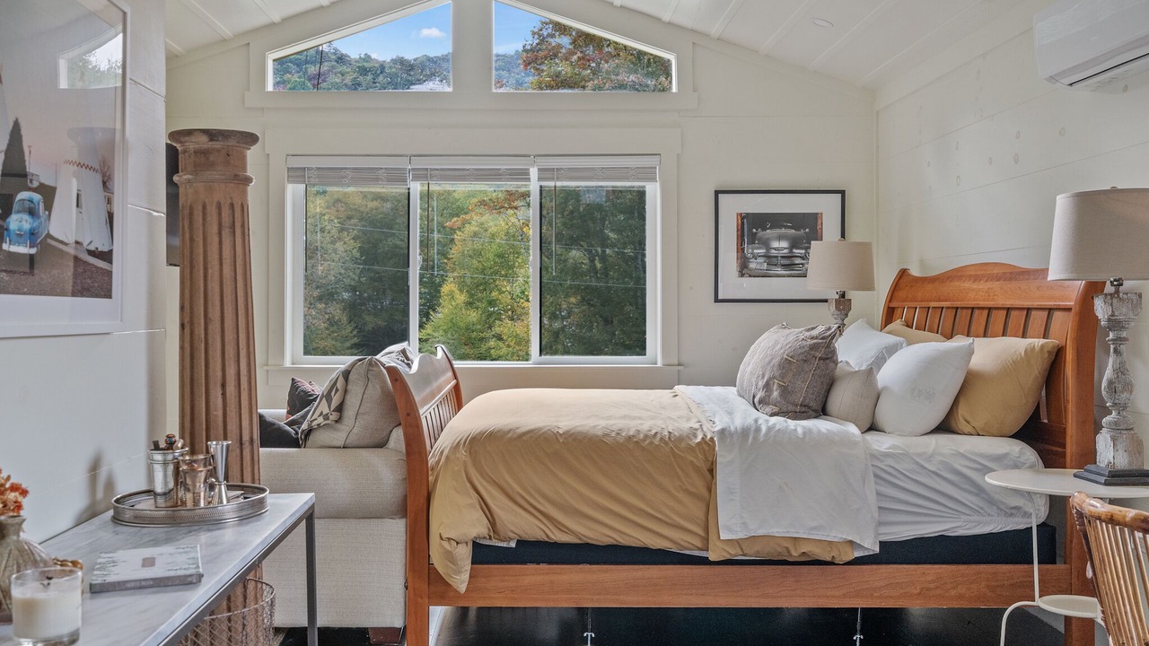 Photo of Bedroom in Cullowhee