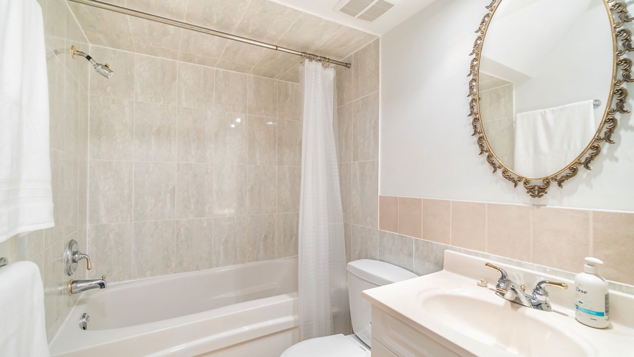 Photo of Bathroom in High Park-Swansea
