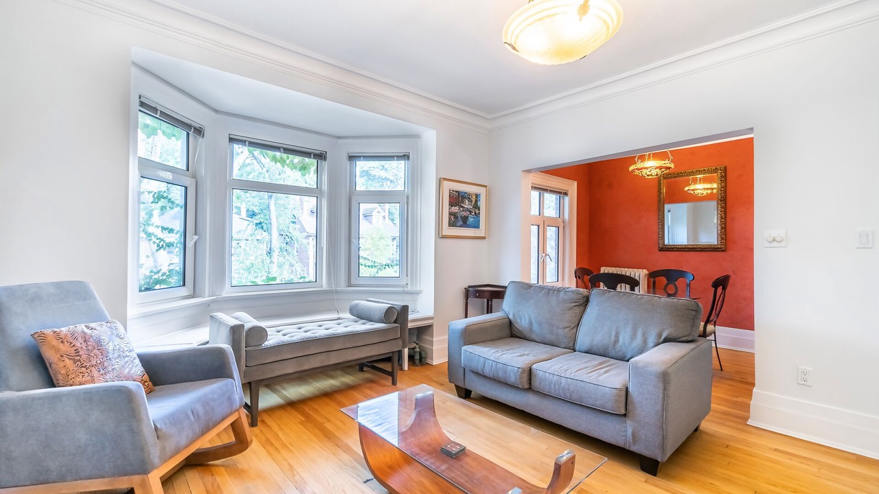 Photo of Livingroom in High Park-Swansea