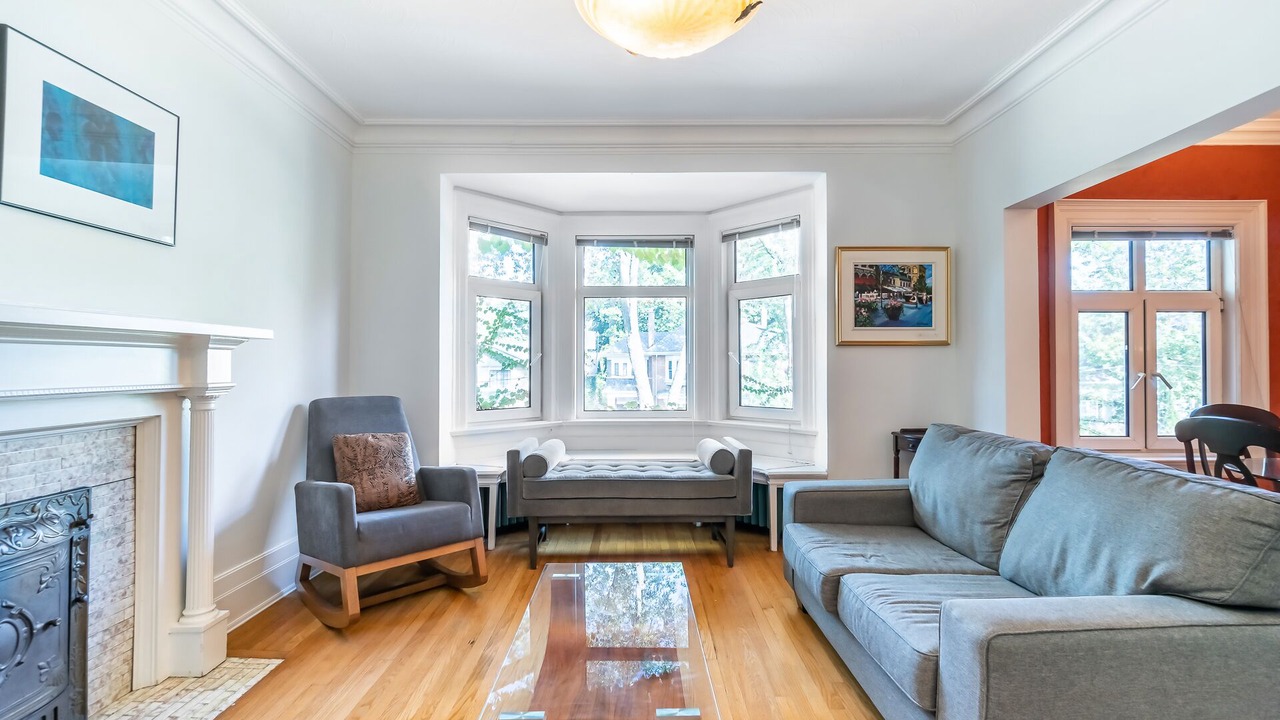Photo of Livingroom in High Park-Swansea
