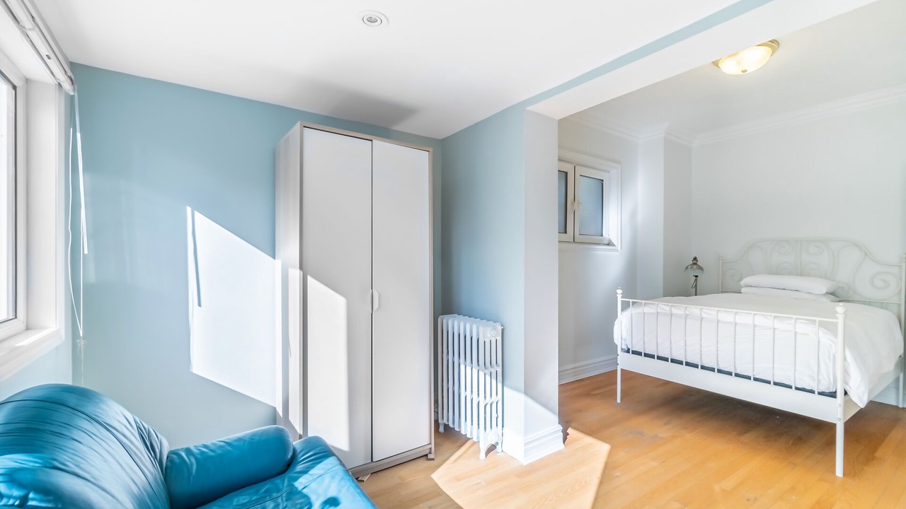 Photo of Bedroom in High Park-Swansea