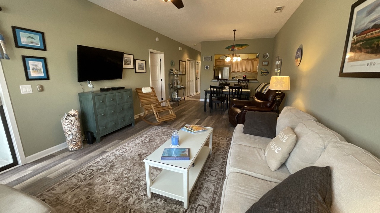 Photo of Livingroom in Arcadian Shores