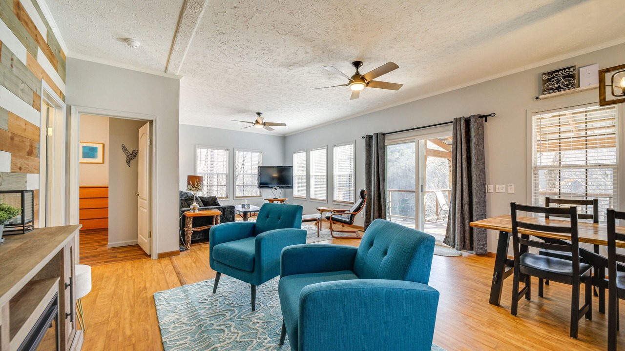 Photo of Livingroom in Cullowhee